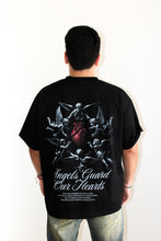GUARDING ANGELS — estampado de espalda en modelo